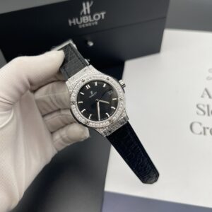 Đồng Hồ Hublot Classic Fusion Diamonds Nữ Rep 11 Màu Đen 33mm