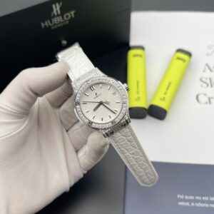 Đồng Hồ Hublot Classic Fusion Diamonds Rep 11 Màu Trắng 33mm (2)