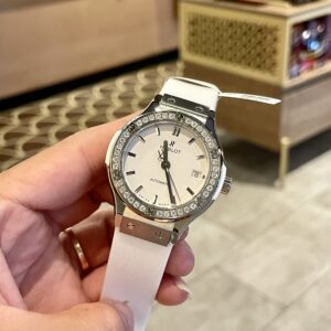 Đồng Hồ Hublot Đính Kim Cương Moissanite Màu Trắng Rep 11 38mm