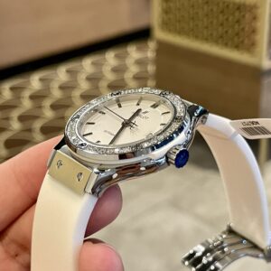 Đồng Hồ Hublot Đính Kim Cương Moissanite Màu Trắng Rep 11 38mm