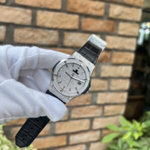 Đồng Hồ Hublot Classic Fusion Đính Full Đá Replica Màu Đen 42mm (1)