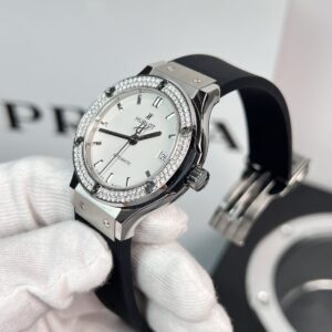 Đồng Hồ Hublot Classic Fusion Đính Kim Cương Moissanite Mặt Trắng 38mm (1)