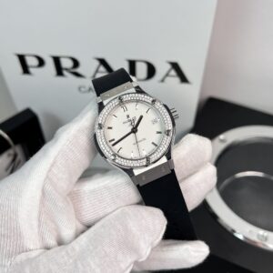 Đồng Hồ Hublot Classic Fusion Đính Kim Cương Moissanite Mặt Trắng 38mm (1)