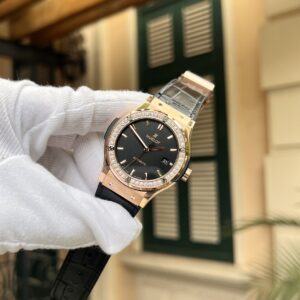 Đồng Hồ Hublot Classic Fusion King Gold Viền Đính Đá HBF 42mm (2)