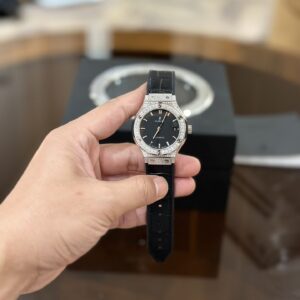 Đồng Hồ Hublot Classic Fusion Rep 11 Đính Đá Màu Đen HB Factory 38mm