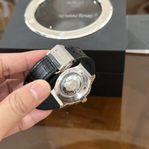 Đồng Hồ Hublot Classic Fusion Rep 11 Đính Đá Màu Đen HB Factory 38mm