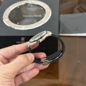 Đồng Hồ Hublot Classic Fusion Rep 11 Đính Đá Màu Đen HB Factory 38mm