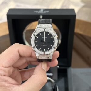 Đồng Hồ Hublot Classic Fusion Rep 11 Đính Đá Màu Đen HB Factory 38mm