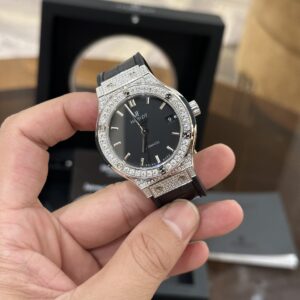 Đồng Hồ Hublot Classic Fusion Rep 11 Đính Đá Màu Đen HB Factory 38mm