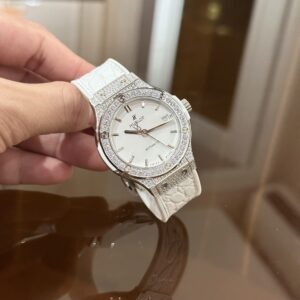 Đồng Hồ Hublot Classic Fusion Rep 11 Đính Đá Màu Trắng HBF 38mm