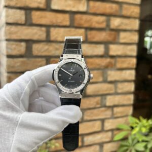Đồng Hồ Hublot Classic Fusion Viền Đá Fake 11 Cao Cấp HBF 42mm (1)