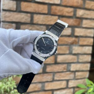 Đồng Hồ Hublot Classic Fusion Viền Đá Fake 11 Cao Cấp HBF 42mm (1)