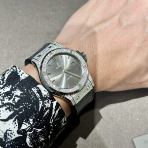 Đồng Hồ Hublot Độ Full Kim Cương Moissanite Màu Xám 42mm (1)