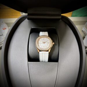 Đồng Hồ Patek Philippe Aquanaut 5072R Màu Trắng Mặt Xà Cừ PPF (1)