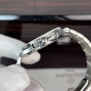 Đồng Hồ Patek Philippe Nautilus 5723 Rep 11 Đính Đá Blue Dial 40mm (1)