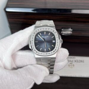 Đồng Hồ Patek Philippe Nautilus 5723 Rep 11 Đính Đá Blue Dial 40mm (1)