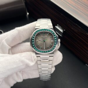 Đồng Hồ Patek Philippe Nautilus 5723 Rep 11 Đính Đá Màu Xanh Lá 40mm (2)
