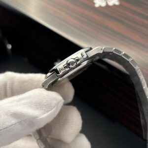 Đồng Hồ Patek Philippe Nautilus 5723 Rep 11 Đính Đá Màu Xanh Lá 40mm (2)