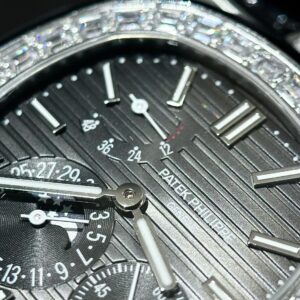 Đồng Hồ Patek Philippe Nautilus 5724G Replica Mặt Xám GRF 40mm