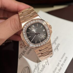 Đồng Hồ Patek Philippe Nautilus 5723 Bọc Vàng Độ Kim Cương Moissanite 40mm