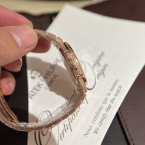 Đồng Hồ Patek Philippe Nautilus 5723 Bọc Vàng Độ Kim Cương Moissanite 40mm