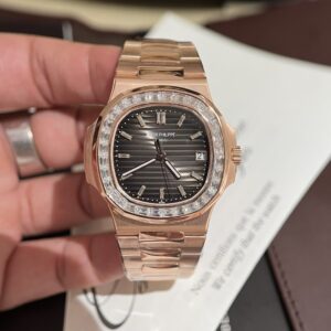 Đồng Hồ Patek Philippe Nautilus 5723 Bọc Vàng Độ Kim Cương Moissanite 40mm