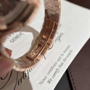 Đồng Hồ Patek Philippe Nautilus 5723 Bọc Vàng Độ Kim Cương Moissanite 40mm