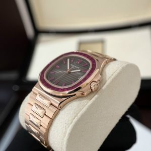 Đồng Hồ Patek Philippe Nautilus 5723 Bọc Vàng Độ Đá Ruby Đỏ Tổng Hợp (10)