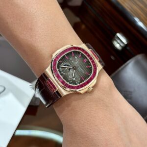 Đồng Hồ Patek Philippe Nautilus 5724 Bọc Vàng Độ Đá Ruby Đỏ 40mm (1)