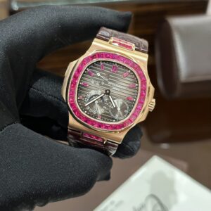 Đồng Hồ Patek Philippe Nautilus 5724 Bọc Vàng Độ Đá Ruby Đỏ 40mm (1)