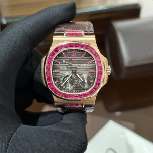 Đồng Hồ Patek Philippe Nautilus 5724 Bọc Vàng Độ Đá Ruby Đỏ 40mm (1)