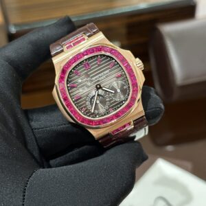 Đồng Hồ Patek Philippe Nautilus 5724 Bọc Vàng Độ Đá Ruby Đỏ 40mm (1)