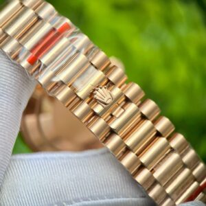 Đồng Hồ Rolex Day-Date 228235 Mặt Hồng Cọc Số Đính Đá GM Factory 40mm