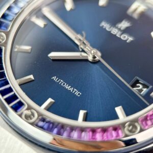 Đồng Hồ Hublot Classic Fusion Độ Đá Quý Tổng Hợp Màu Xanh 42mm (3)