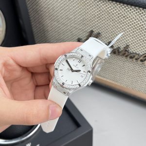 Đồng Hồ Hublot Nữ Full Kim Cương Moissanite Siêu Cấp Màu Trắng 33mm (1)