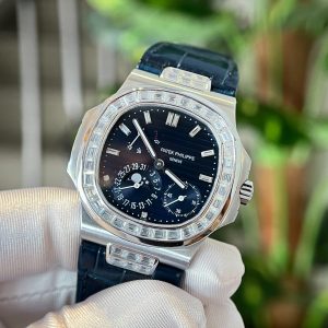 Đồng Hồ Patek Philippe Nautilus 5724 Đính Moissanite Replica (2)