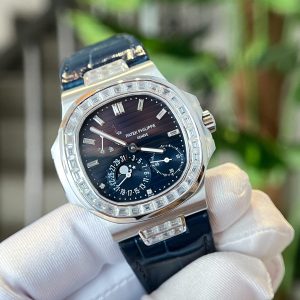 Đồng Hồ Patek Philippe Nautilus 5724 Đính Moissanite Replica (2)