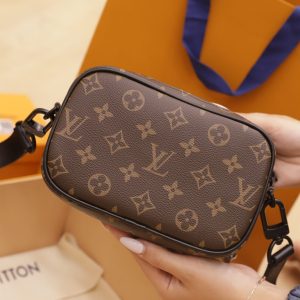 Túi Đeo Chéo Louis Vuitton LV Wearable Wallet Màu Nâu