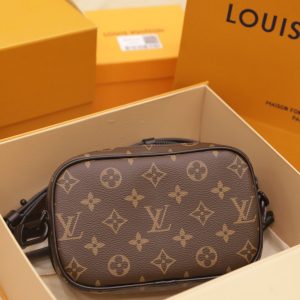 Túi Đeo Chéo Louis Vuitton LV Wearable Wallet Màu Nâu