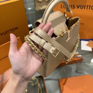 Túi Louis Vuitton LV Capuchines Da Taurillon Like Auth 27cm (1)