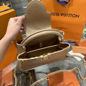 Túi Louis Vuitton LV Capuchines Da Taurillon Like Auth 27cm (9)