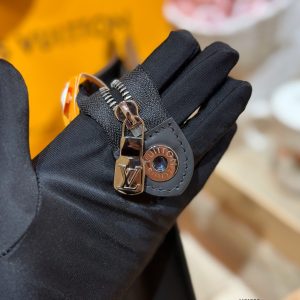 Túi Louis Vuitton Pochette Voyage MM Monogram Eclipse Graphite (1)