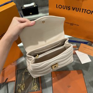 Túi Xách Louis Vuitton Hold Me Màu Trắng Sữa Like Auth 23x15x10cm (2)