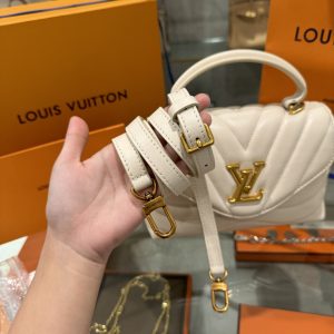 Túi Xách Louis Vuitton Hold Me Màu Trắng Sữa Like Auth 23x15x10cm (2)
