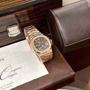 Đồng Hồ Patek Philippe Nautilus 5712R Chế Tác Bọc Vàng Hồng GRF 40mm (1)