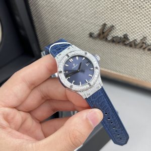 Đồng Hồ Hublot Classic Fussion Chế Tác Kim Cương Moissanite Nữ Màu Xanh Blue 33mm (2)