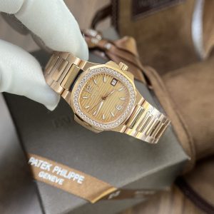 Đồng Hồ Patek Philippe Nữ Đính Đá Nautilus 7010 Replica 1:1 32mm