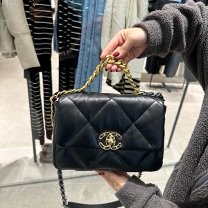 Túi Chanel C19 Like Auth Nữ Màu Đen Khoá Vàng 26cm (2)