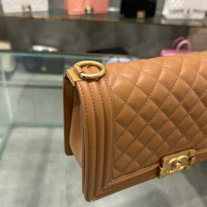 Túi Xách Chanel Boy Medium Like Auth Nữ Màu Nâu Khoá Vàng 25cm (2)