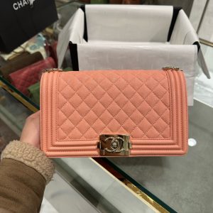 Túi Xách Chanel Boy Medium Siêu Cấp Nữ Màu Hồng Khoá Vàng 25cm (2)
